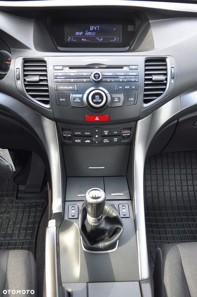 Honda Accord 2.0 Elegance 50 Jahre Edition - 24
