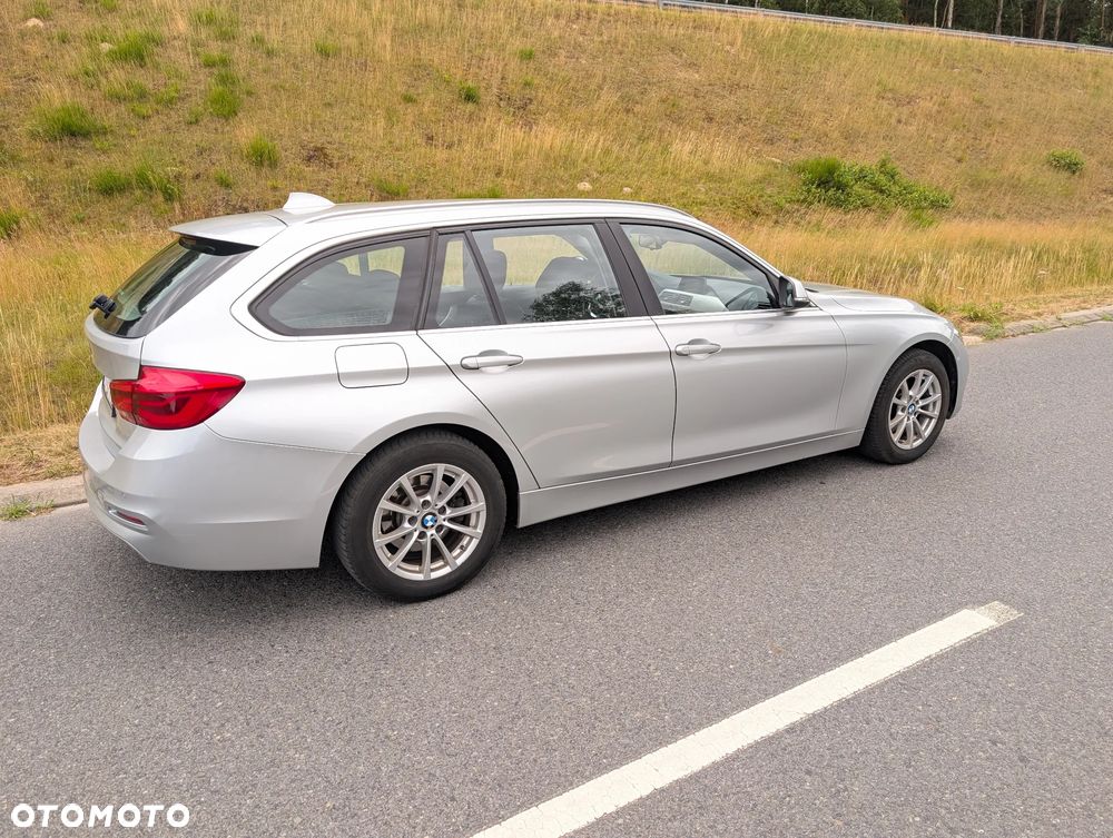 BMW Seria 3 318d xDrive Advantage - 17