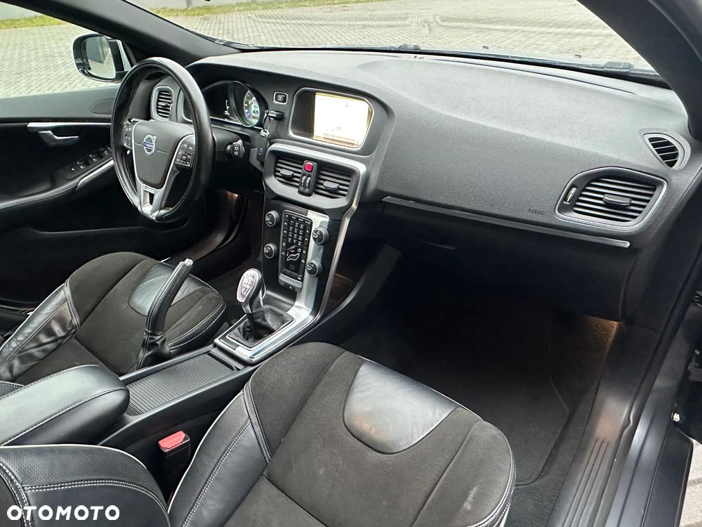 Volvo V40 D2 R Design - 40