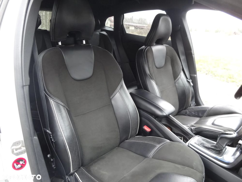 Volvo V40 D3 Geartronic RDesign - 24