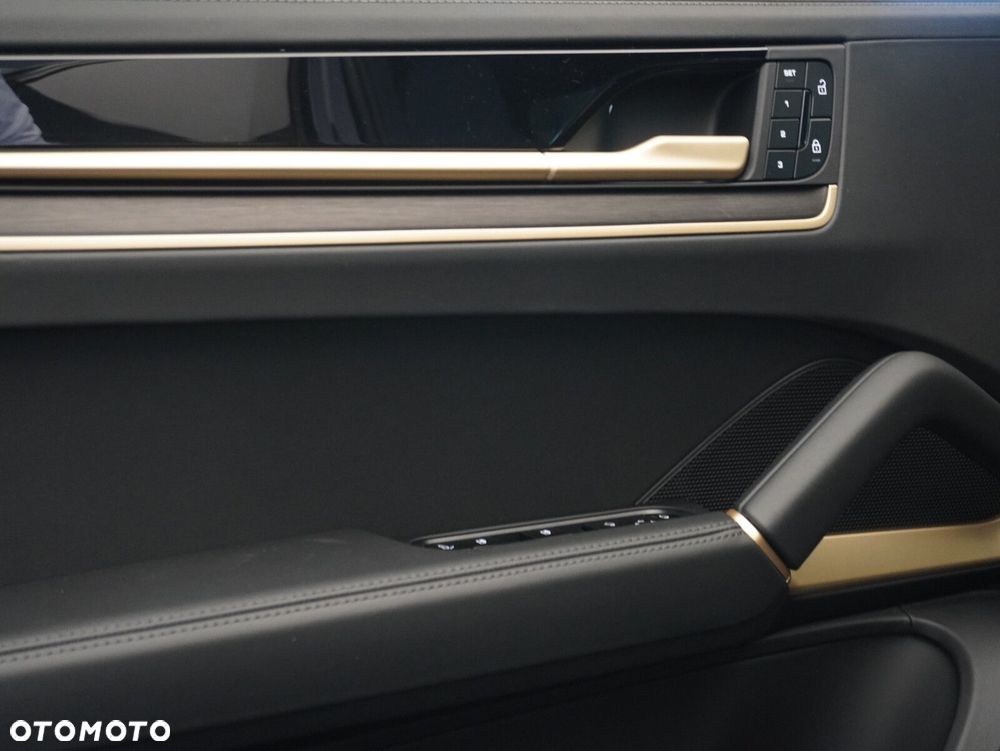 Porsche Cayenne E-Hybrid PHEV Black Edition - 23