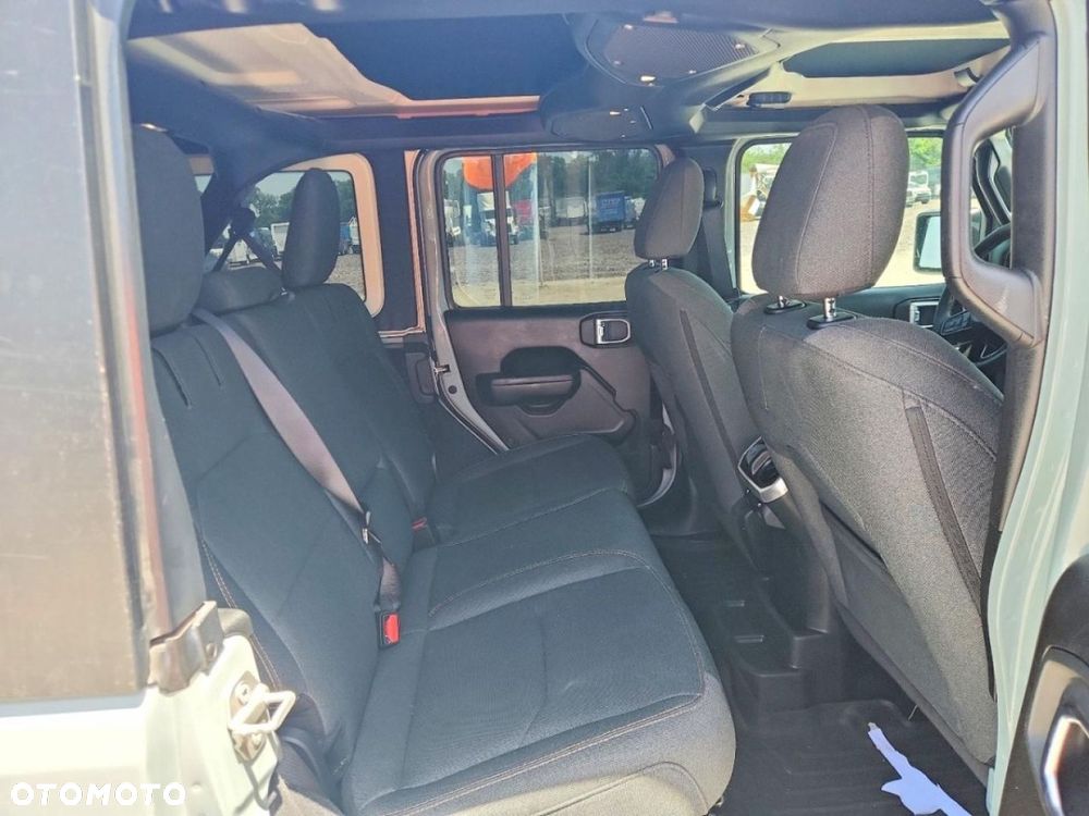 Jeep Wrangler - 9