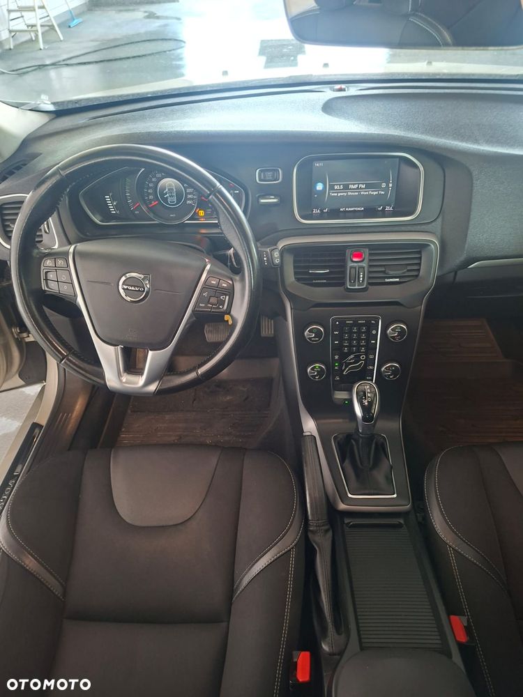 Volvo V40 D2 Drive-E Momentum - 11