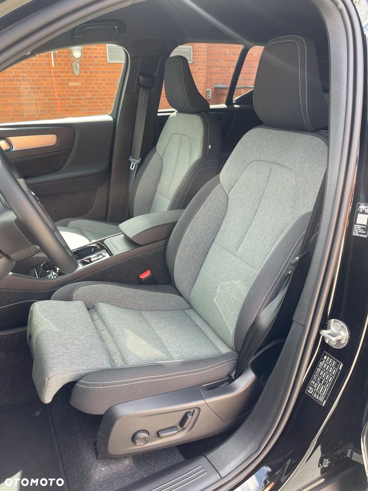 Volvo XC 40 B4 Plus Black Edition - 11