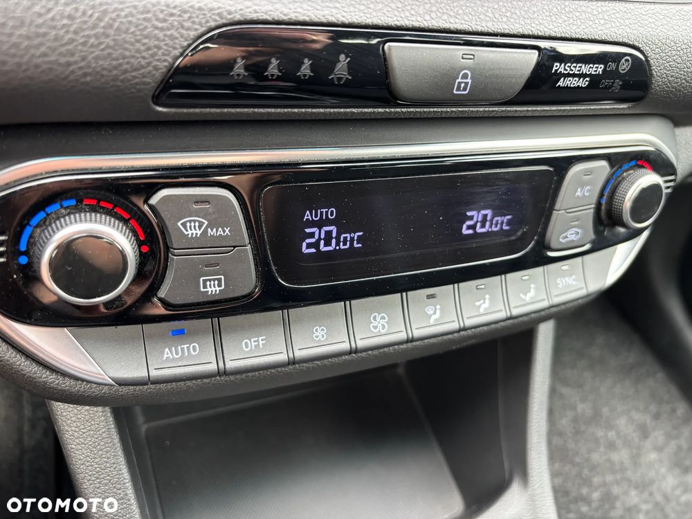 Hyundai i30 blue Kombi 1.6 CRDi Passion - 24