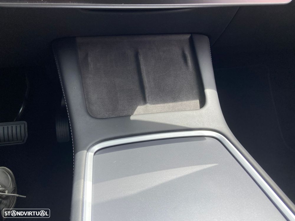 Tesla Model Y Long Range Dual Motor AWD - 17
