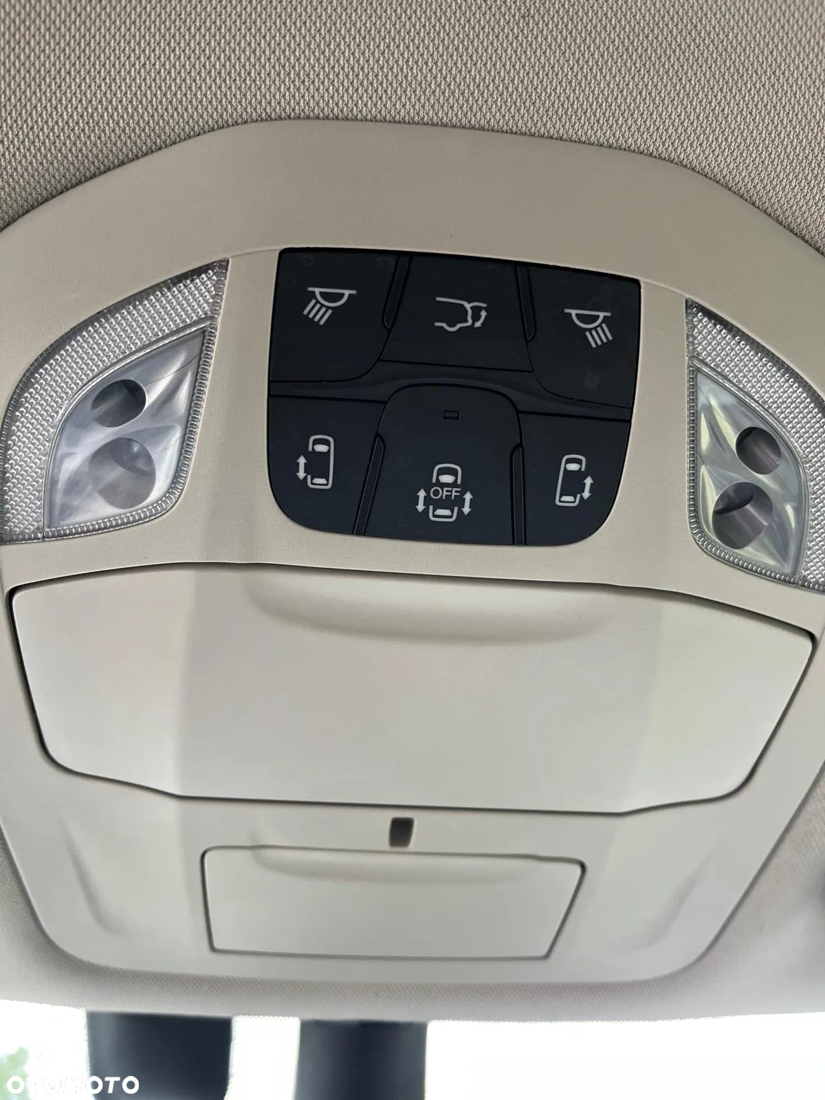 Chrysler Pacifica - 24