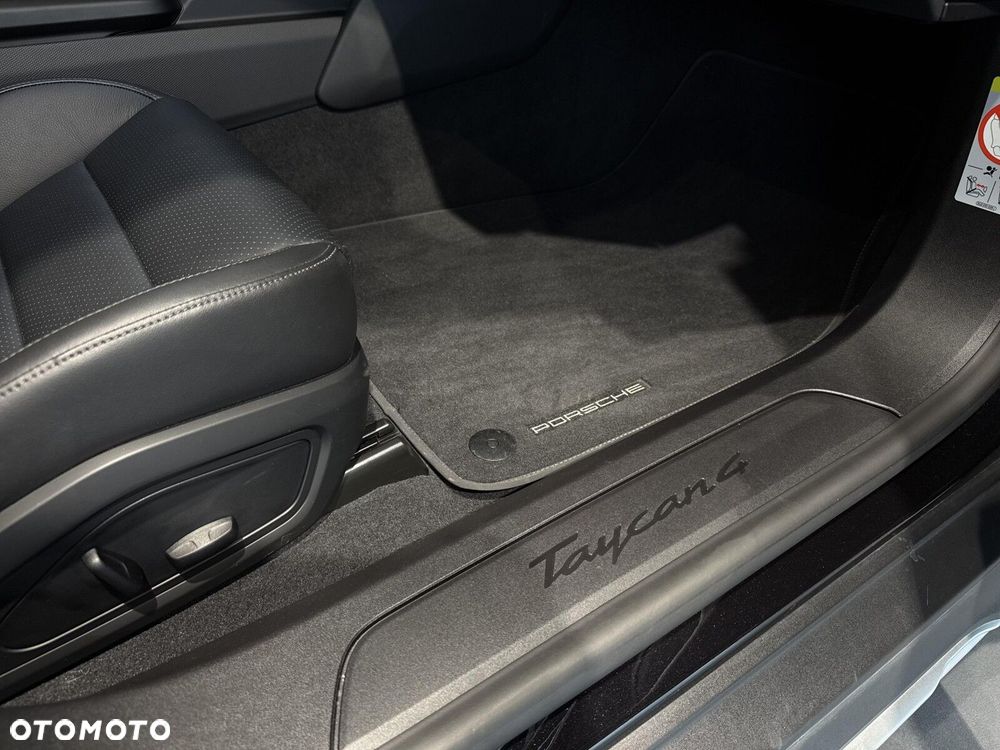 Porsche Taycan - 19