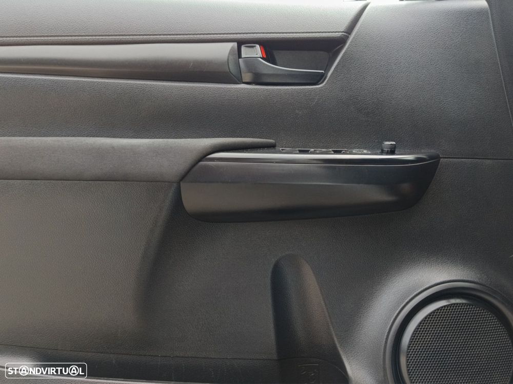 Toyota Hilux 2.4 D-4D 2WD CD CM - 29