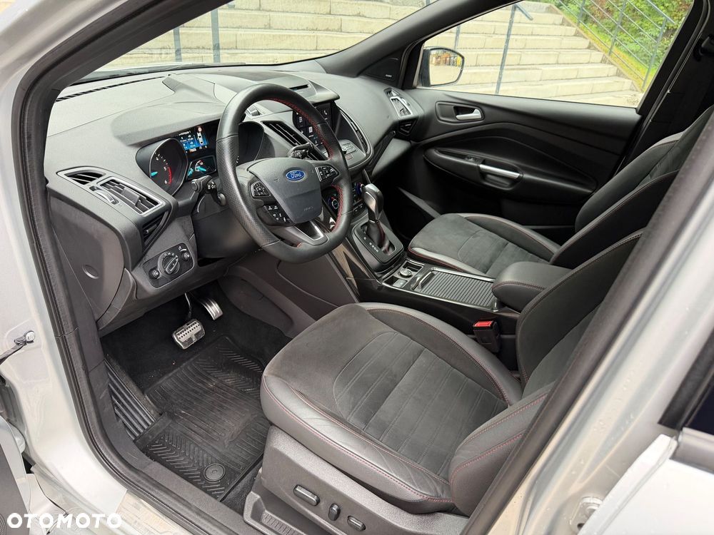 Ford Kuga 2.0 TDCi 4x4 ST-Line - 23