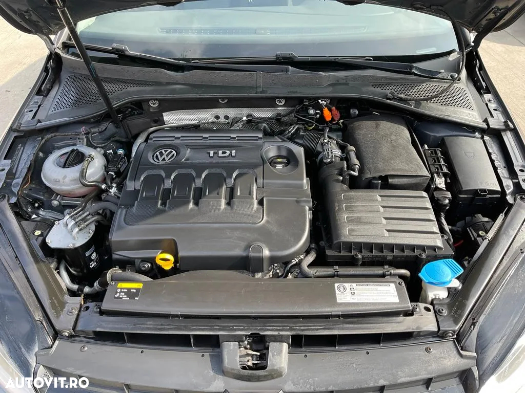 Volkswagen Golf 1.6 TDI DPF BlueMotion Technology Comfortline - 8