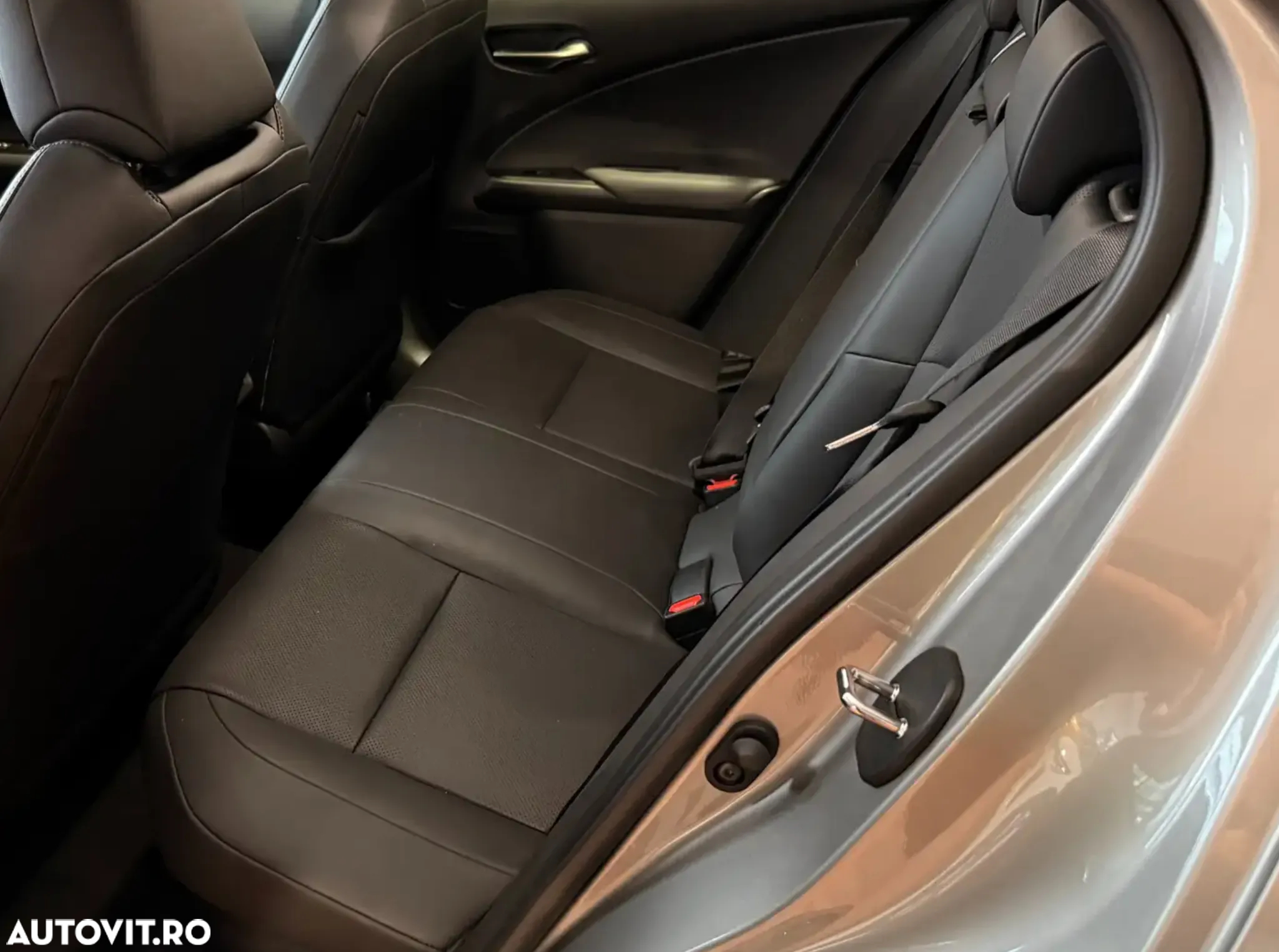 Lexus UX 250h 2.0L HEV 20H- (178 HP) 4X2 CVT Executive - 13