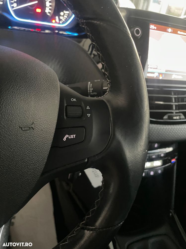 Peugeot 2008 1.2 PureTech Turbo Allure - 18
