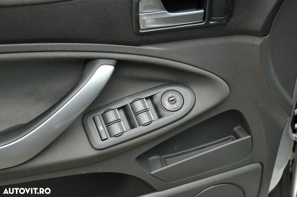 Ford Kuga - 16