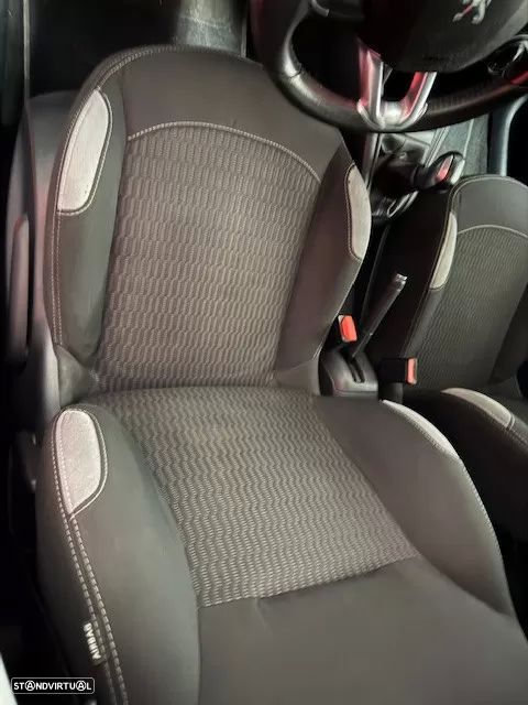 Peugeot 208 1.2 PureTech Active - 25