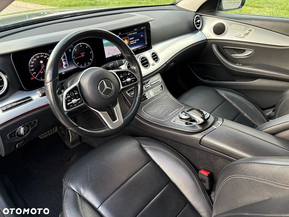 Mercedes-Benz Klasa E 220 d 4Matic 9G-TRONIC Exclusive - 9