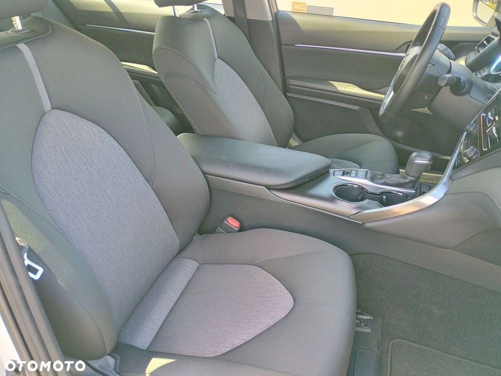 Toyota Camry 2.5 Hybrid Comfort CVT - 12