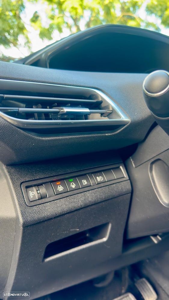 Peugeot 3008 Plug-In Hybrid 225 e-EAT8 Allure Pack - 11