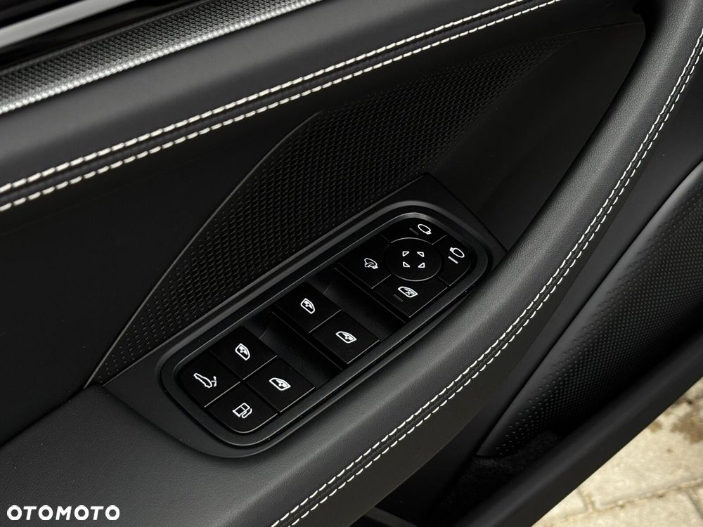 Porsche Panamera - 33