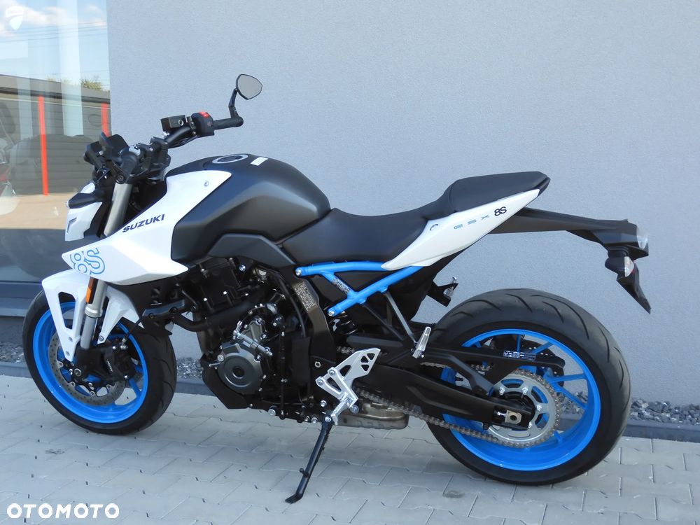 Suzuki GSX - 38