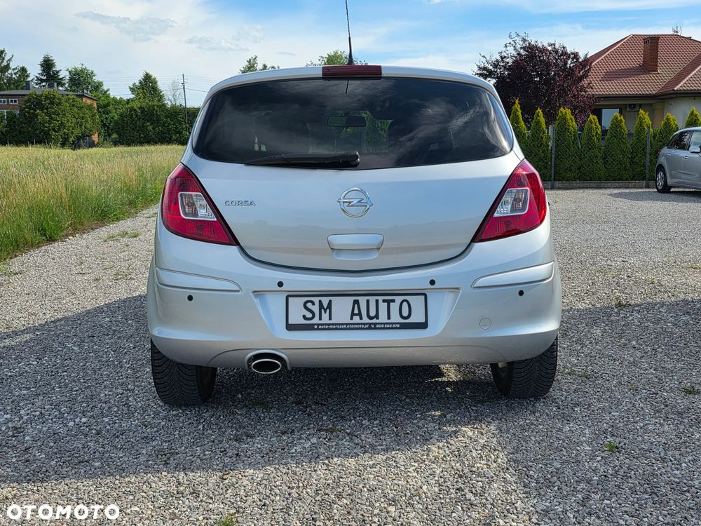 Opel Corsa 1.4 16V Cosmo - 11