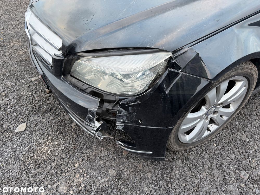 Mercedes-Benz Klasa C 180 CGI BlueEFFICIENCY Avantgarde - 26