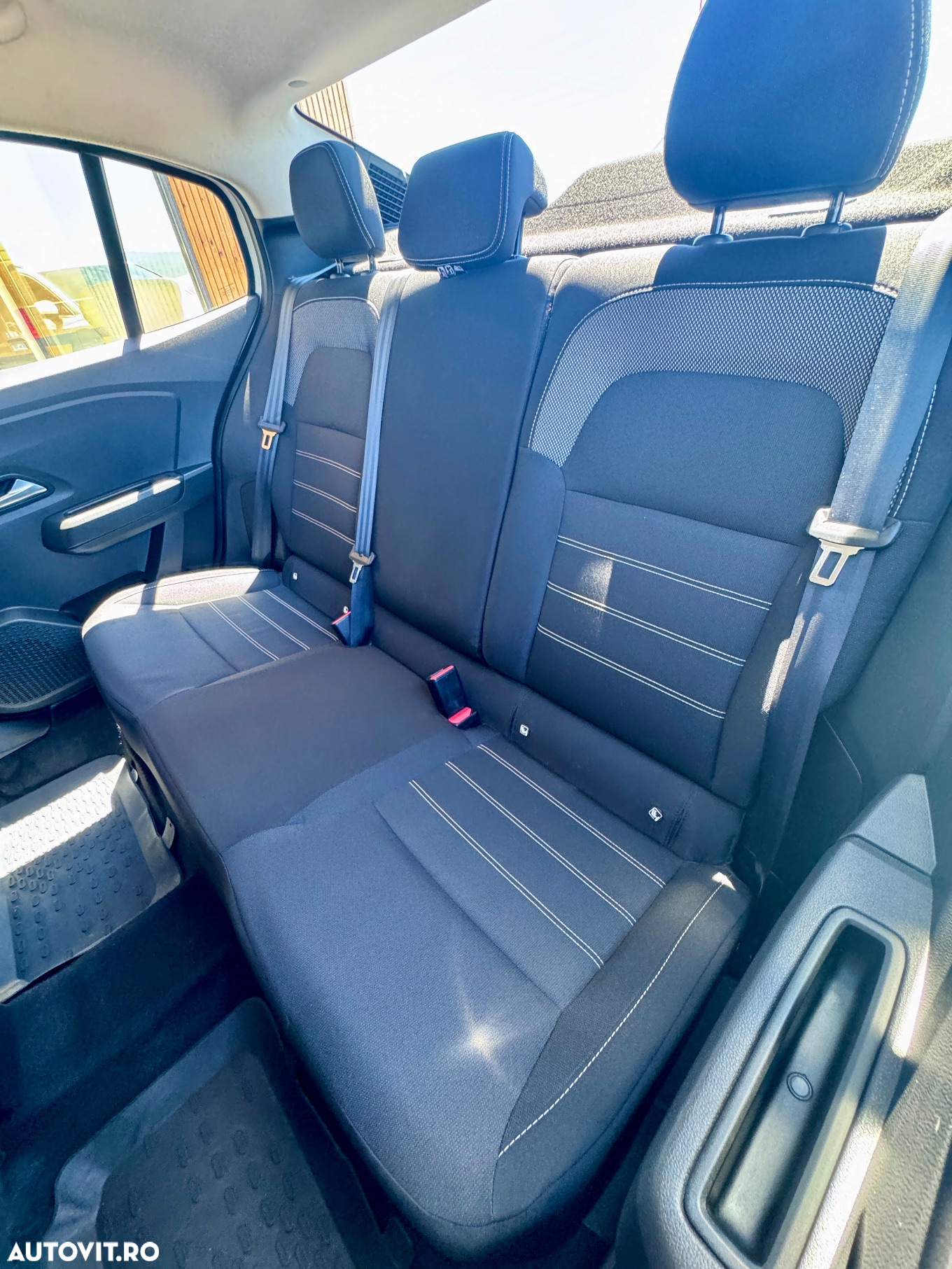 Dacia Logan TCe 90 Essential - 8