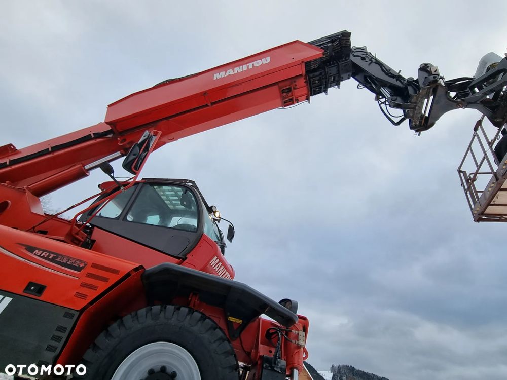 Manitou MRT3255+ PRIVILAGE Ładowarka Teleskopowa 32metry 5630 mtg Kosz (Pilot 2 funkcje) Wciągarka hydr. Widły. Jak Nowa z Norwegii! 2017r. KLIMA Webasto post. Kamera DEKRA 2026r. Po serwisach 100h temu! skręt 4 koła. Auto-poziomowanie! jazda szybka wolna. Zero luzów wycieków! - 36