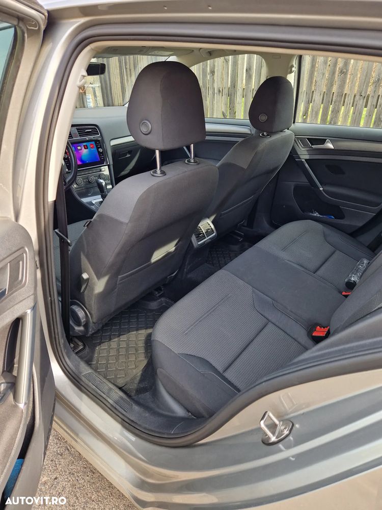 Volkswagen Golf - 6