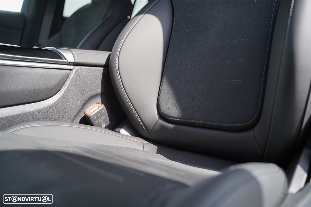 Mercedes-Benz GLC 300 e Coupe 4Matic - 32