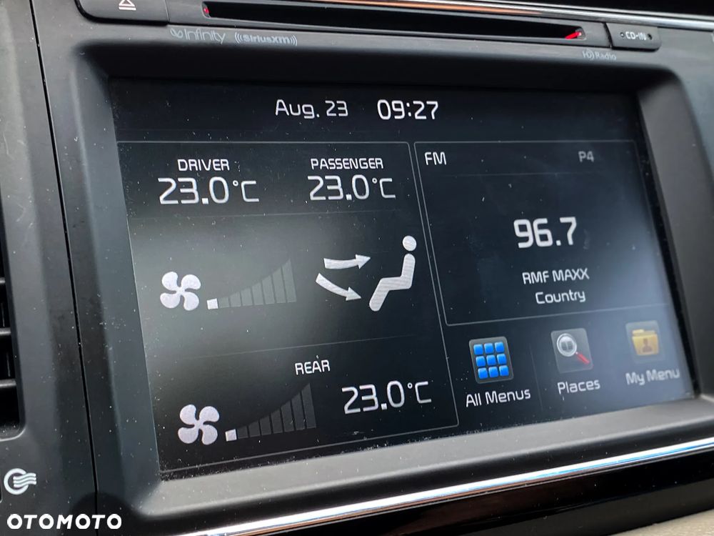 Kia Carnival - 23