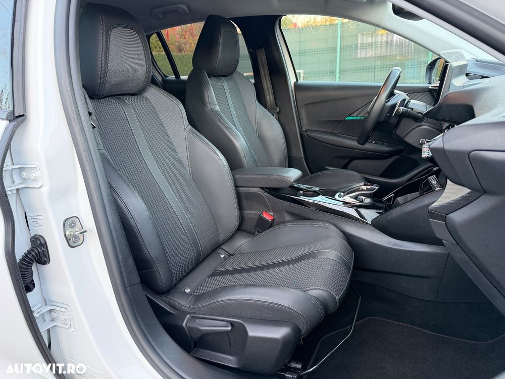 Peugeot 208 1.2 L PureTech STT EAT8 GT Pack - 6