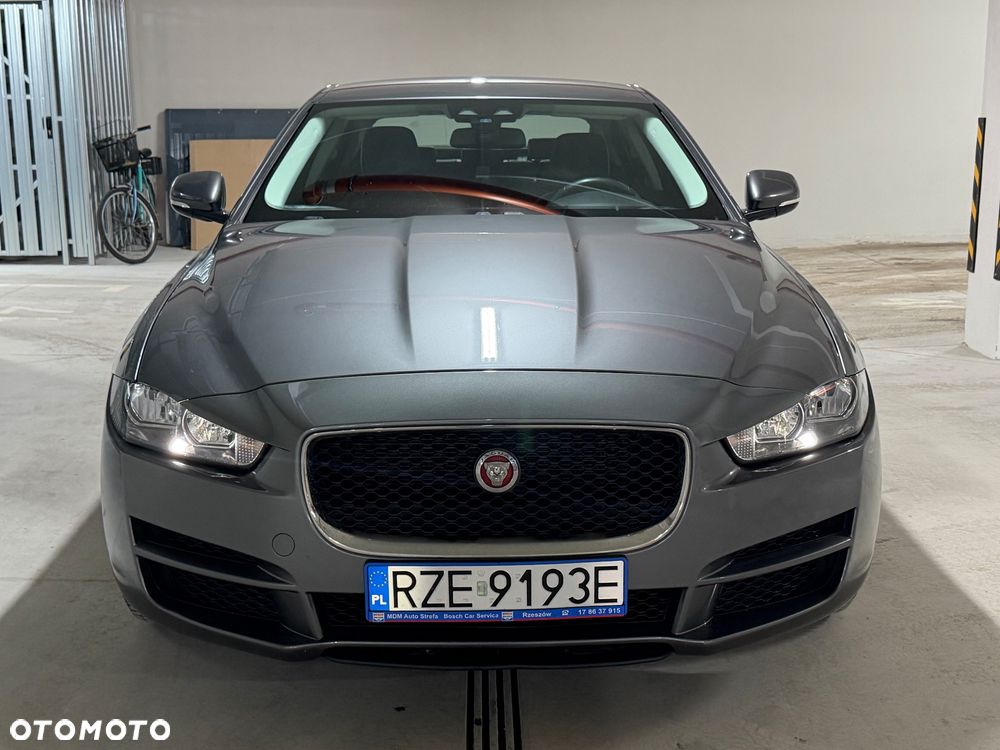 Jaguar XE 20d AWD Pure - 18