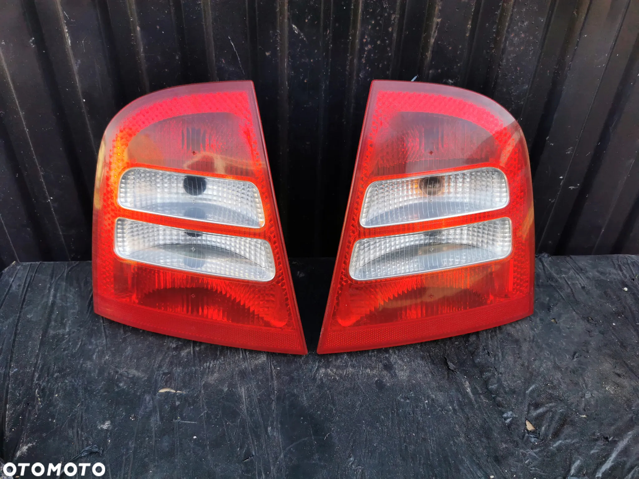 SKODA OCTAVIA I HB SEDAN LAMPA LAMPY TYŁ TYLNA LEWA PRAWA EUROPA - 2