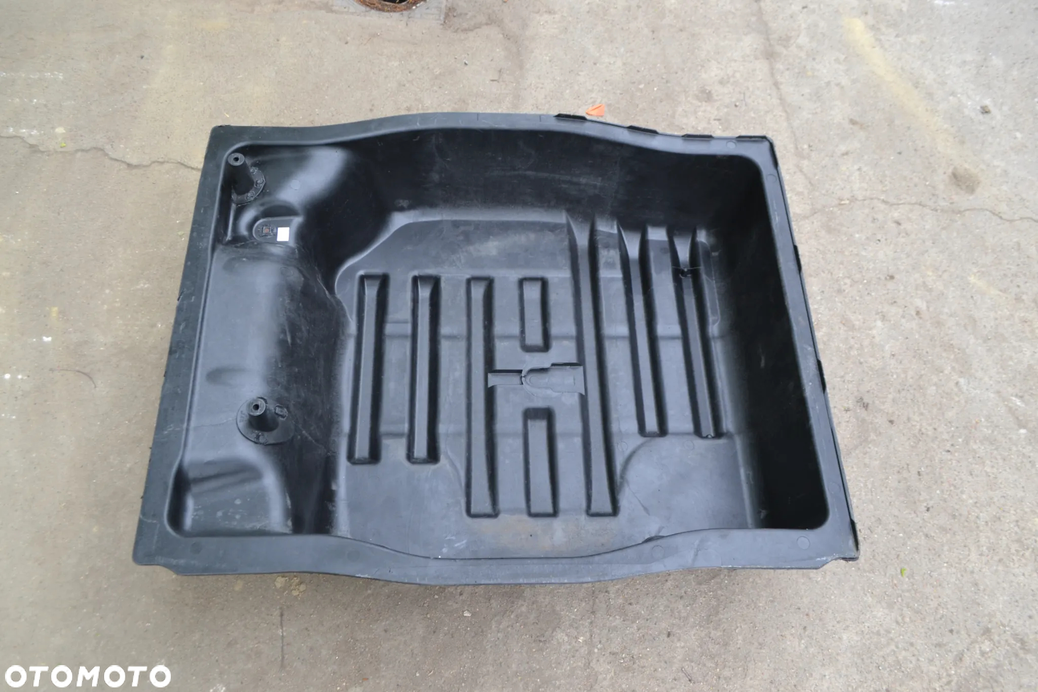 VW PASSAT B6 B7 WANNA WNĘKA BAGAŻNIKA KOŁA ZAPASOWEGO 3C0813114D POMORSKIE - 2