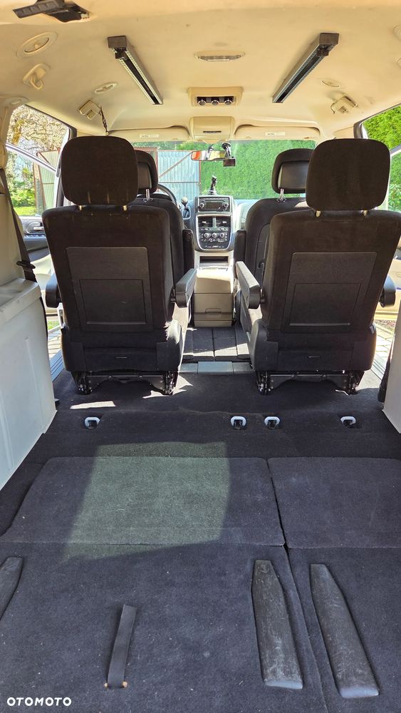 Dodge Grand Caravan - 13