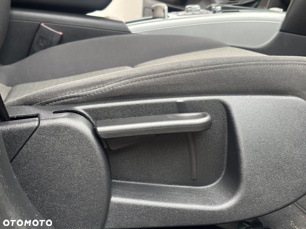 Audi A6 Avant 2.0 TDI Multitronic - 34