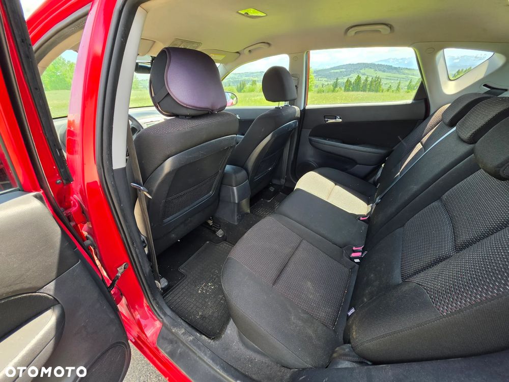 Hyundai i30 1.6 Classic + - 6