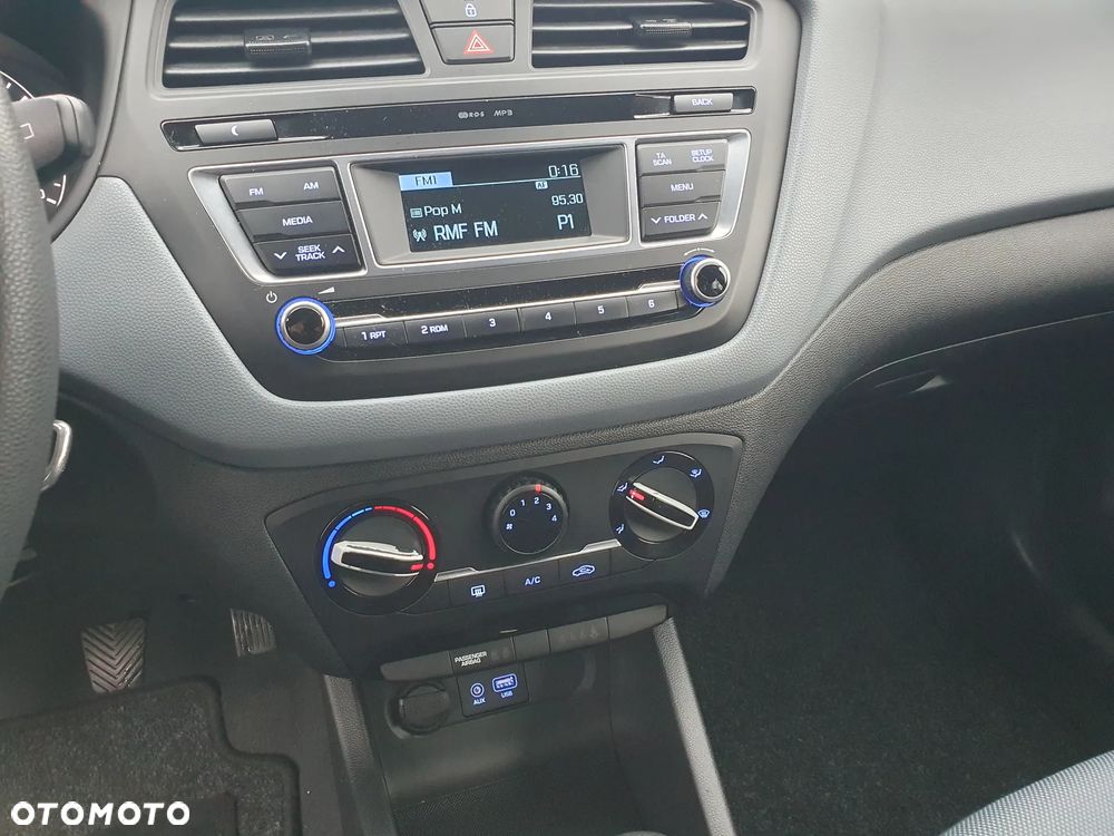 Hyundai i20 blue 1.2 Classic - 15