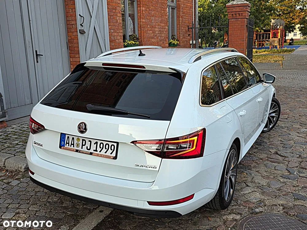 Skoda Superb 2.0 TDI DSG L&K - 25