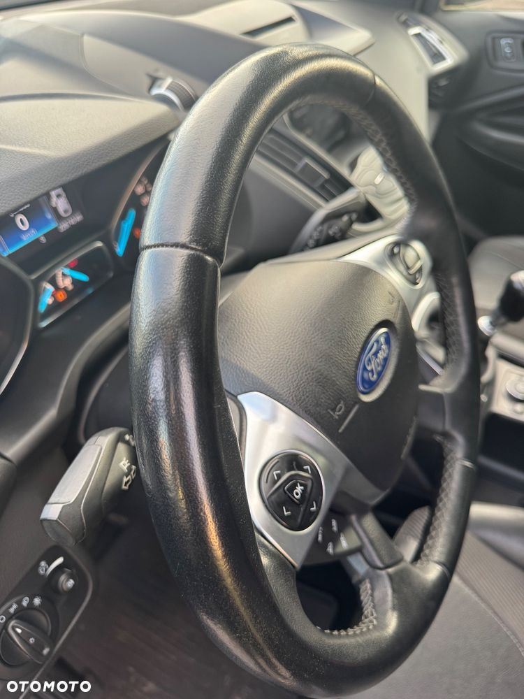 Ford Kuga 1.5 EcoBoost 2x4 Titanium - 14