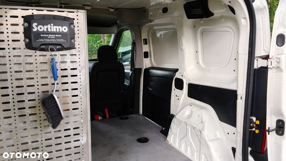 Opel COMBO - 15