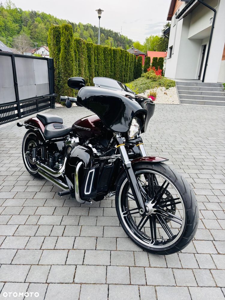 Harley-Davidson Softail Breakout - 12