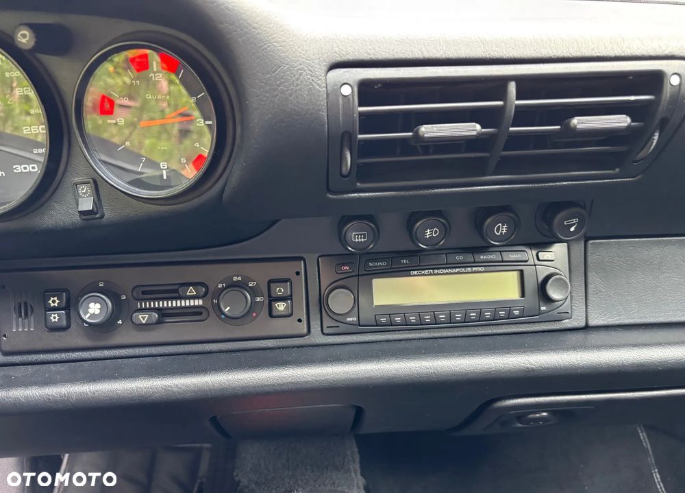 Porsche 911 Carrera 4 - 10