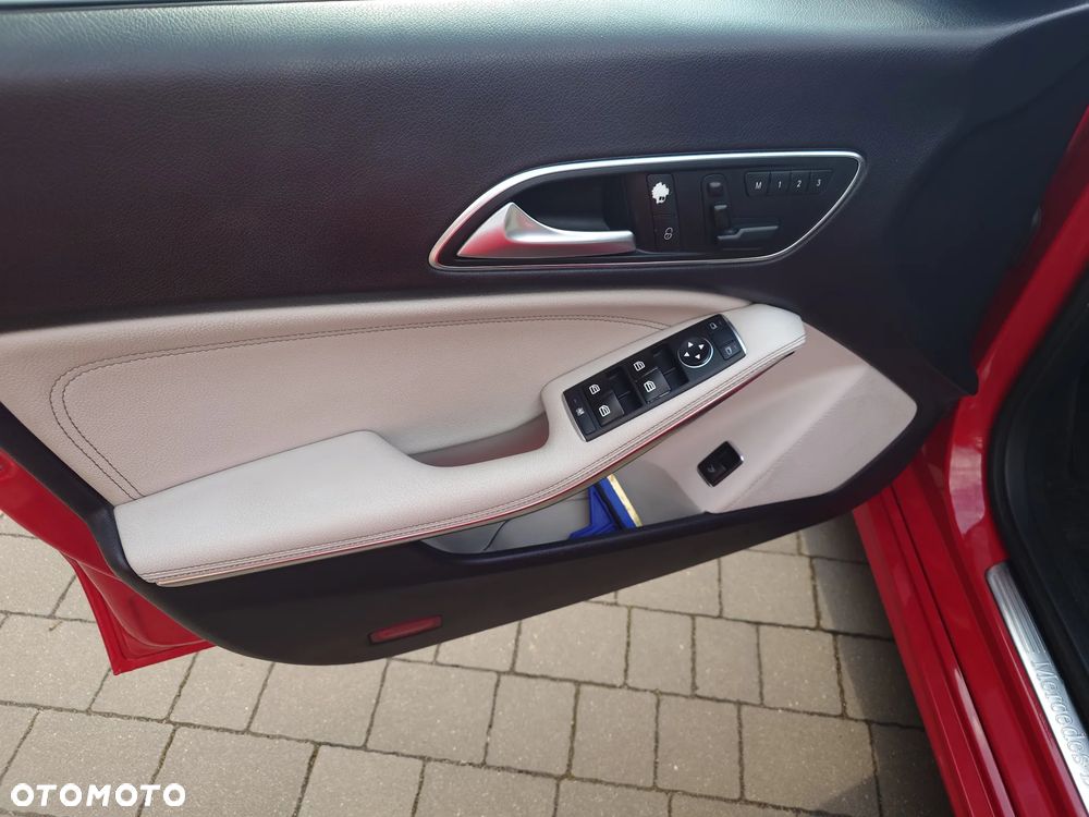 Mercedes-Benz CLA 250 4Matic 7G-DCT - 21