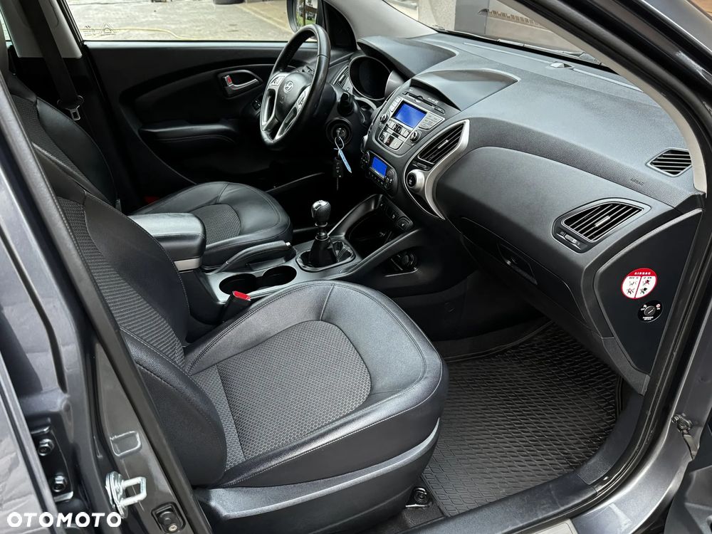 Hyundai ix35 1.7 CRDi 2WD blue Finale Gold - 11