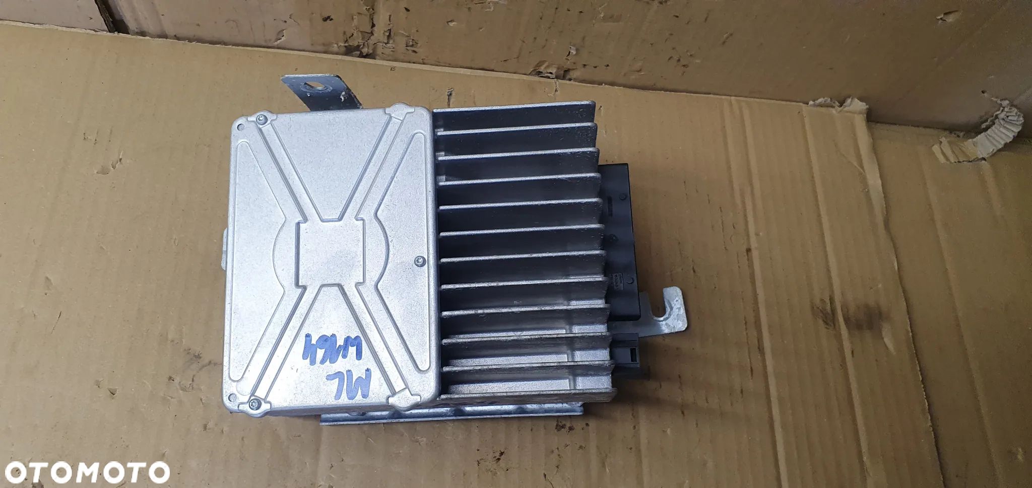 Wzmacniacz nagłośnienia Harman Becker Mercedes ML W164 A2518209589 - 1