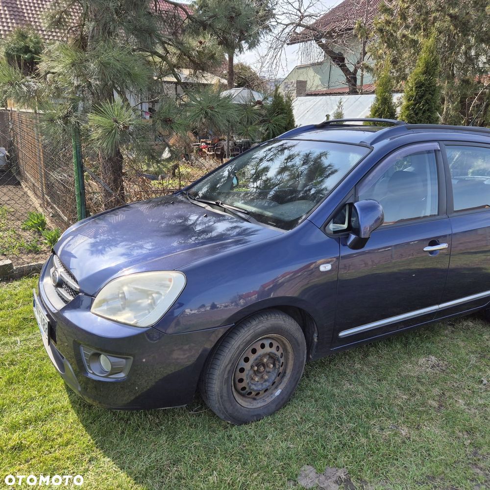 Kia Carens - 1