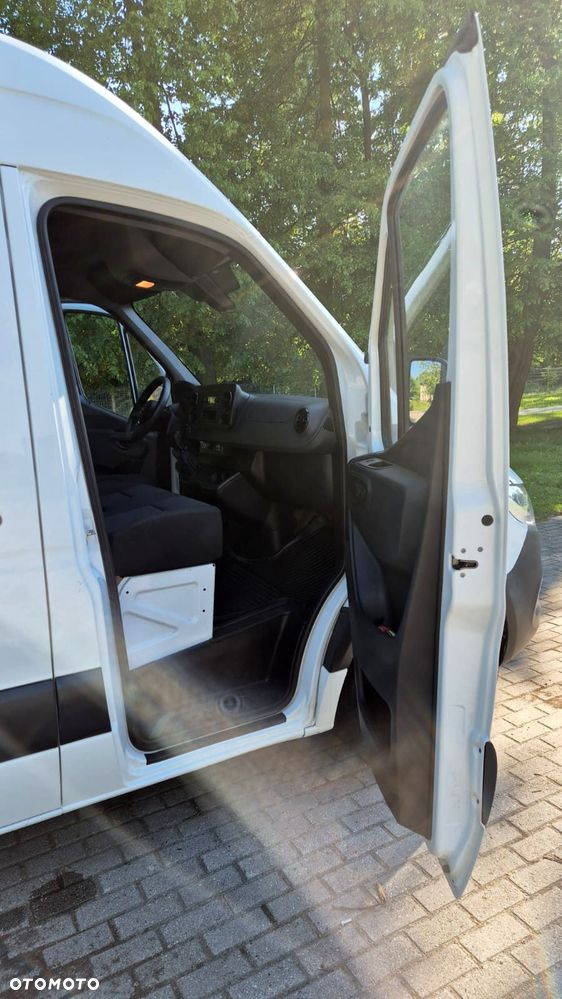 Mercedes-Benz Sprinter - 15