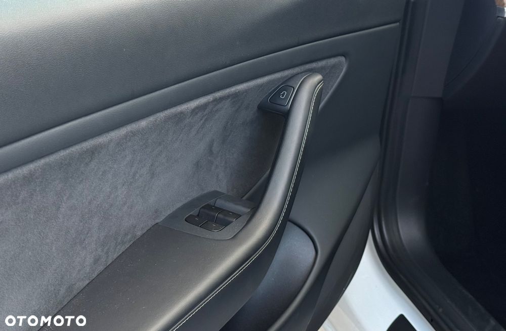 Tesla Model 3 Performance AWD - 11